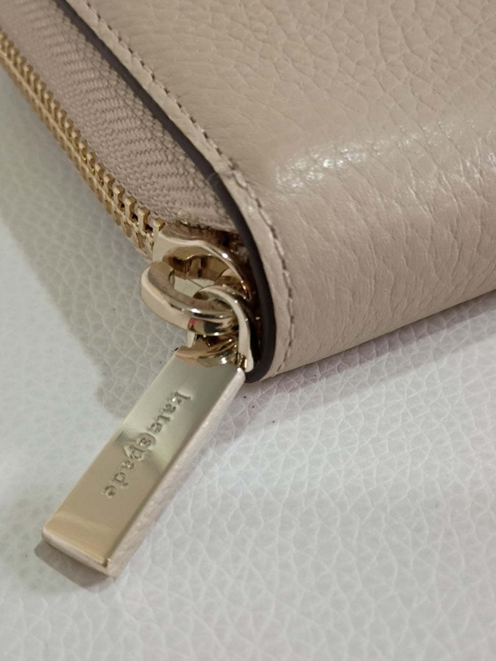 Kate Spade Two-Tone Beige and Cream Zip-Around Wallet - Picture 3 of 15